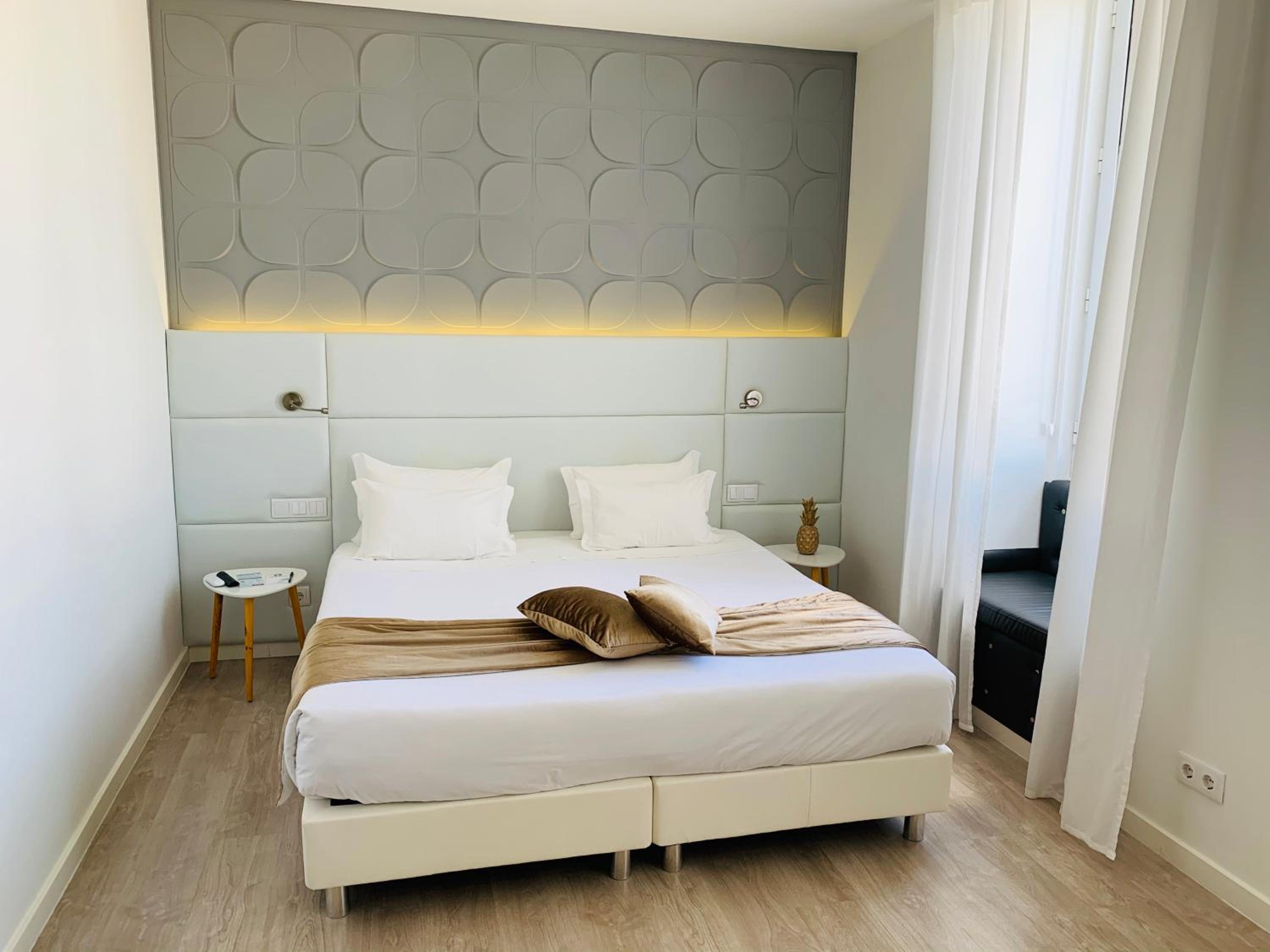 Large Double Or Twin Room - Photo 5