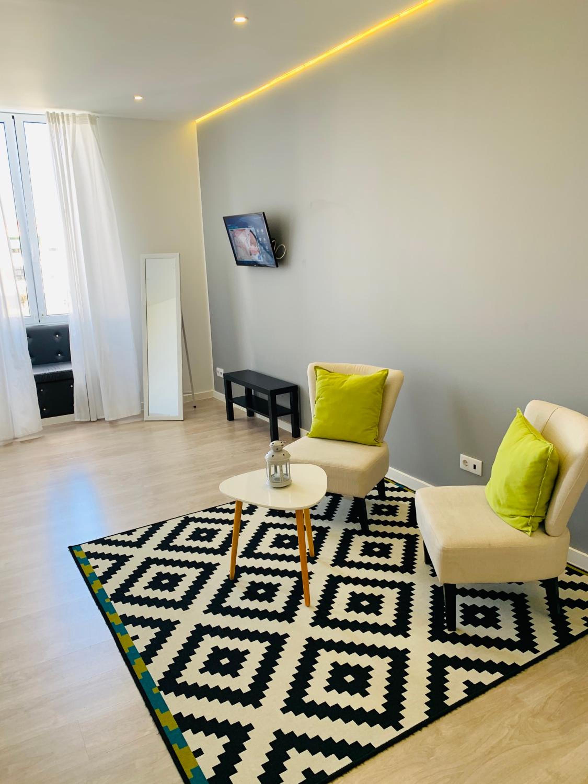 Large Double Or Twin Room - Photo 16