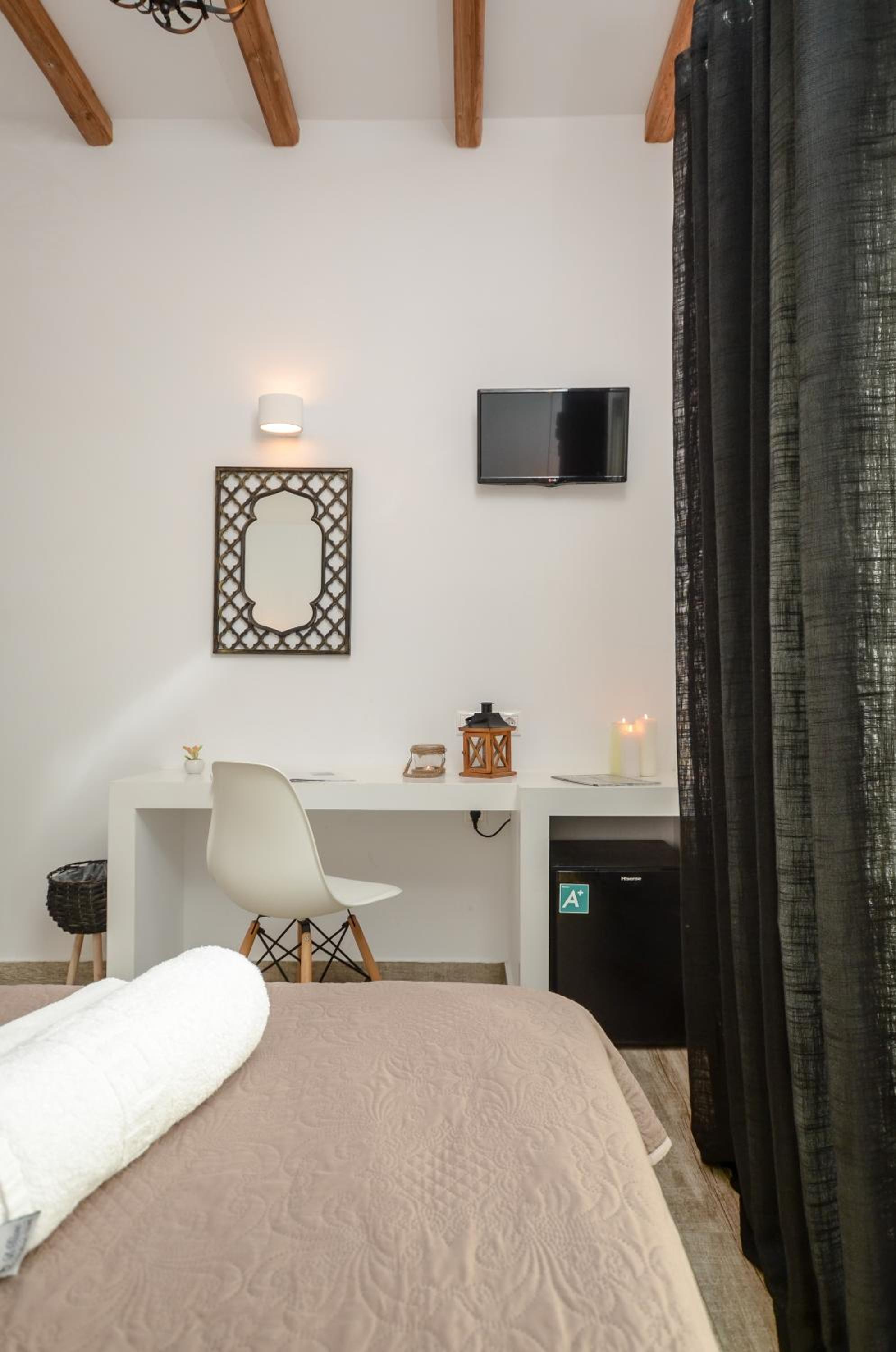 Double Room - Photo 16