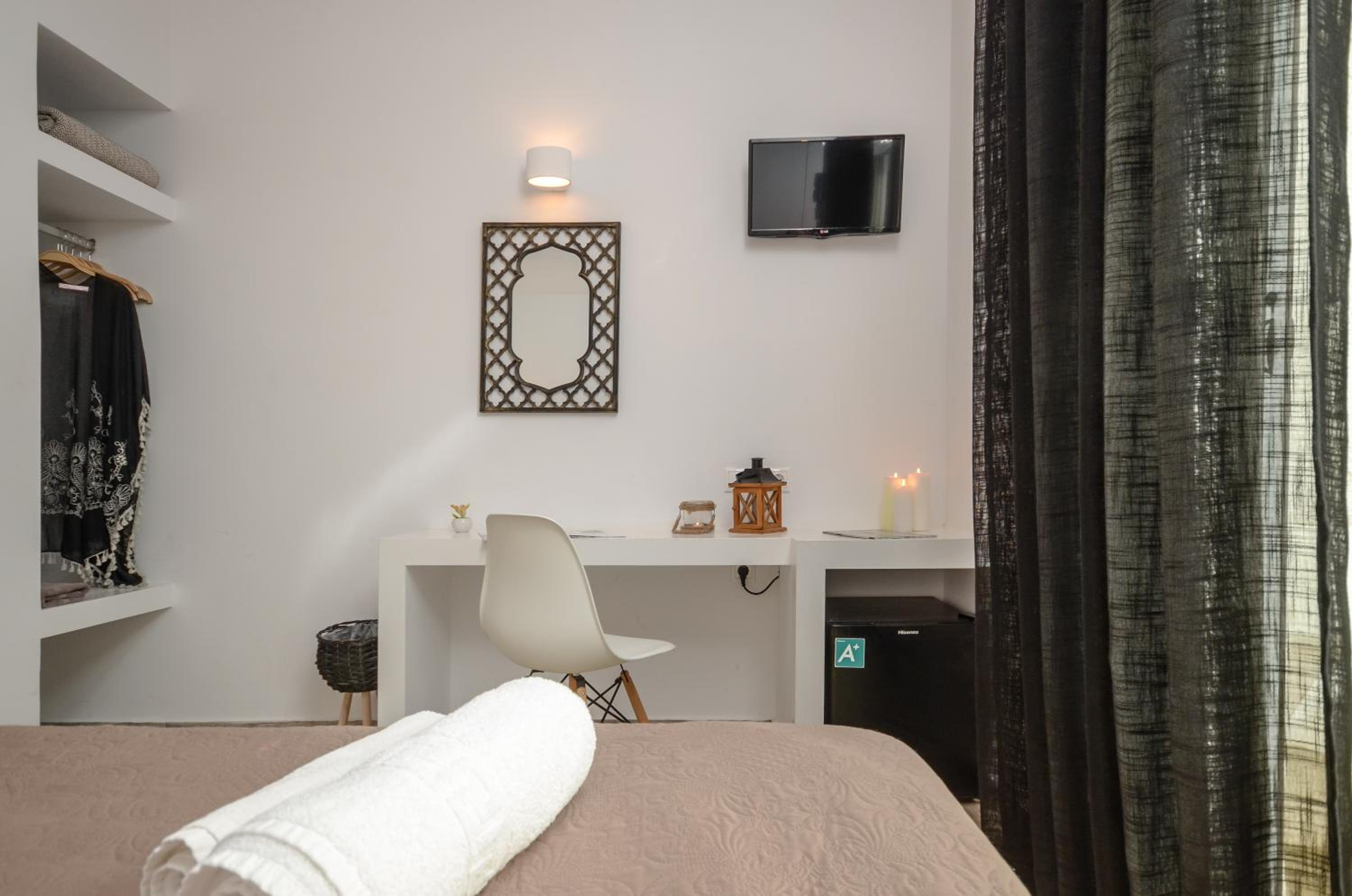 Double Room - Photo 2
