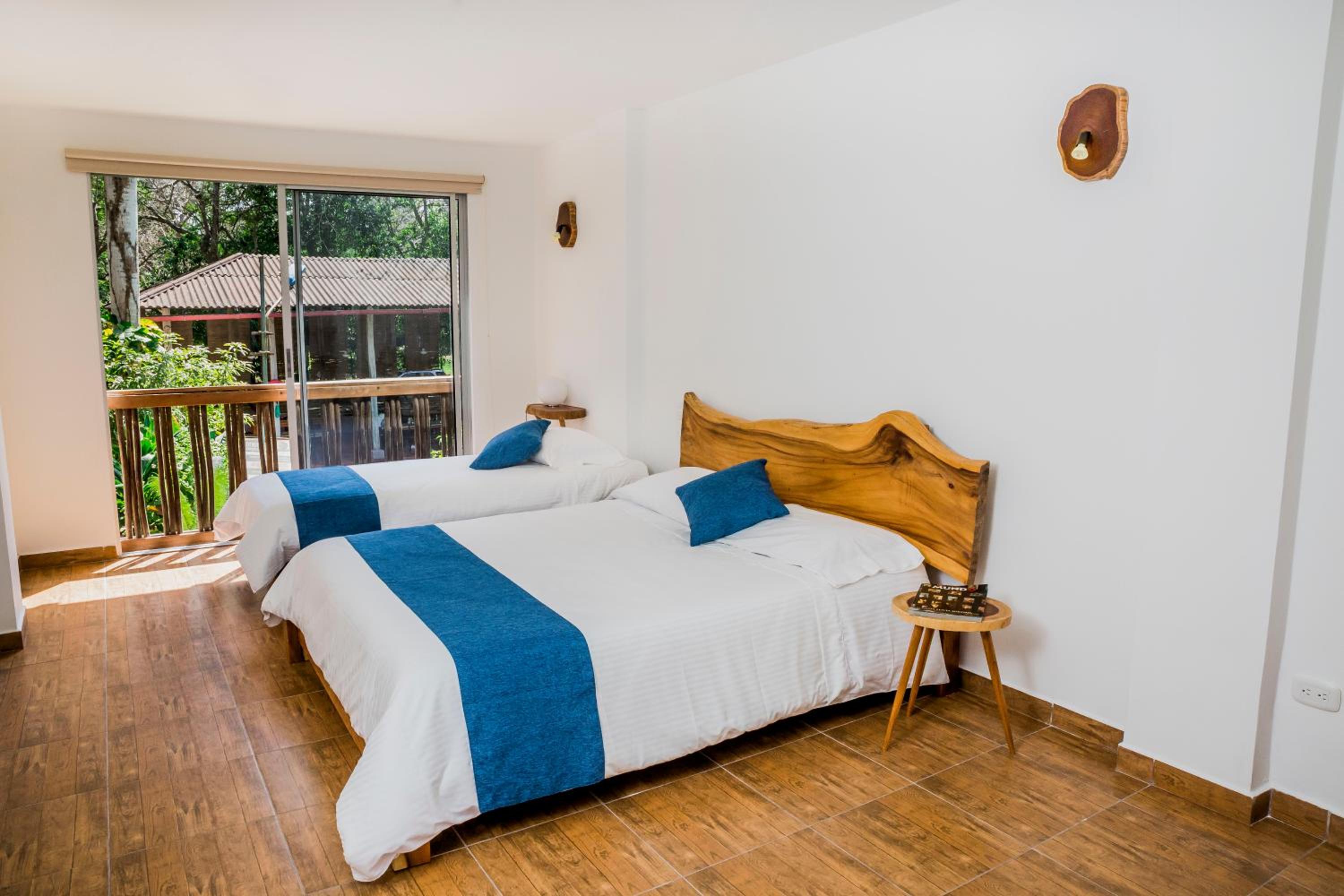 Triple Room with Pool View photo 2