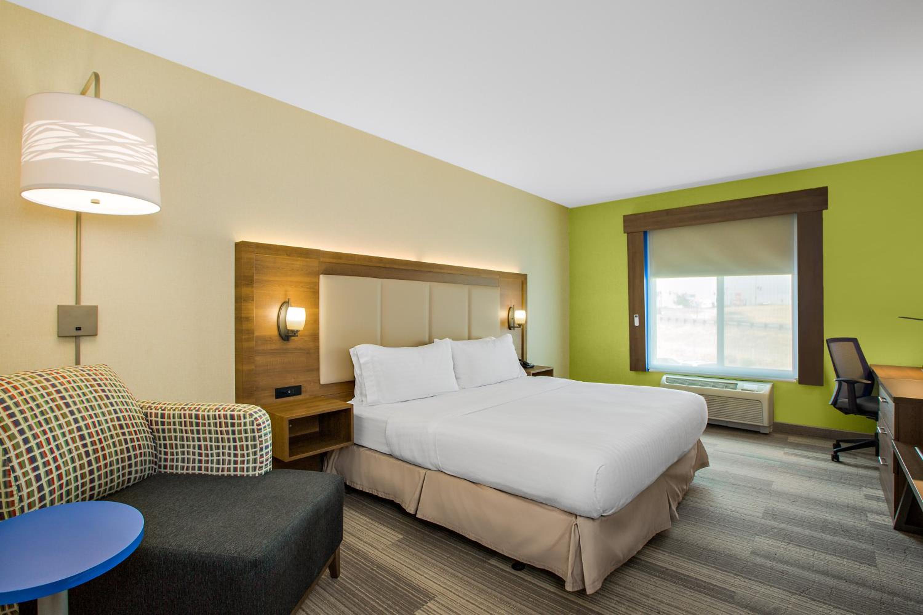 Standard King Room with Accessible Tub - Mobility Access - Photo 4