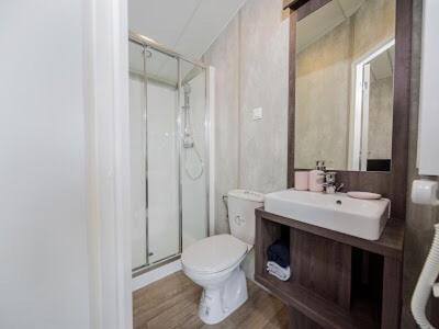 Double or Twin Room with Balcony - Photo 4