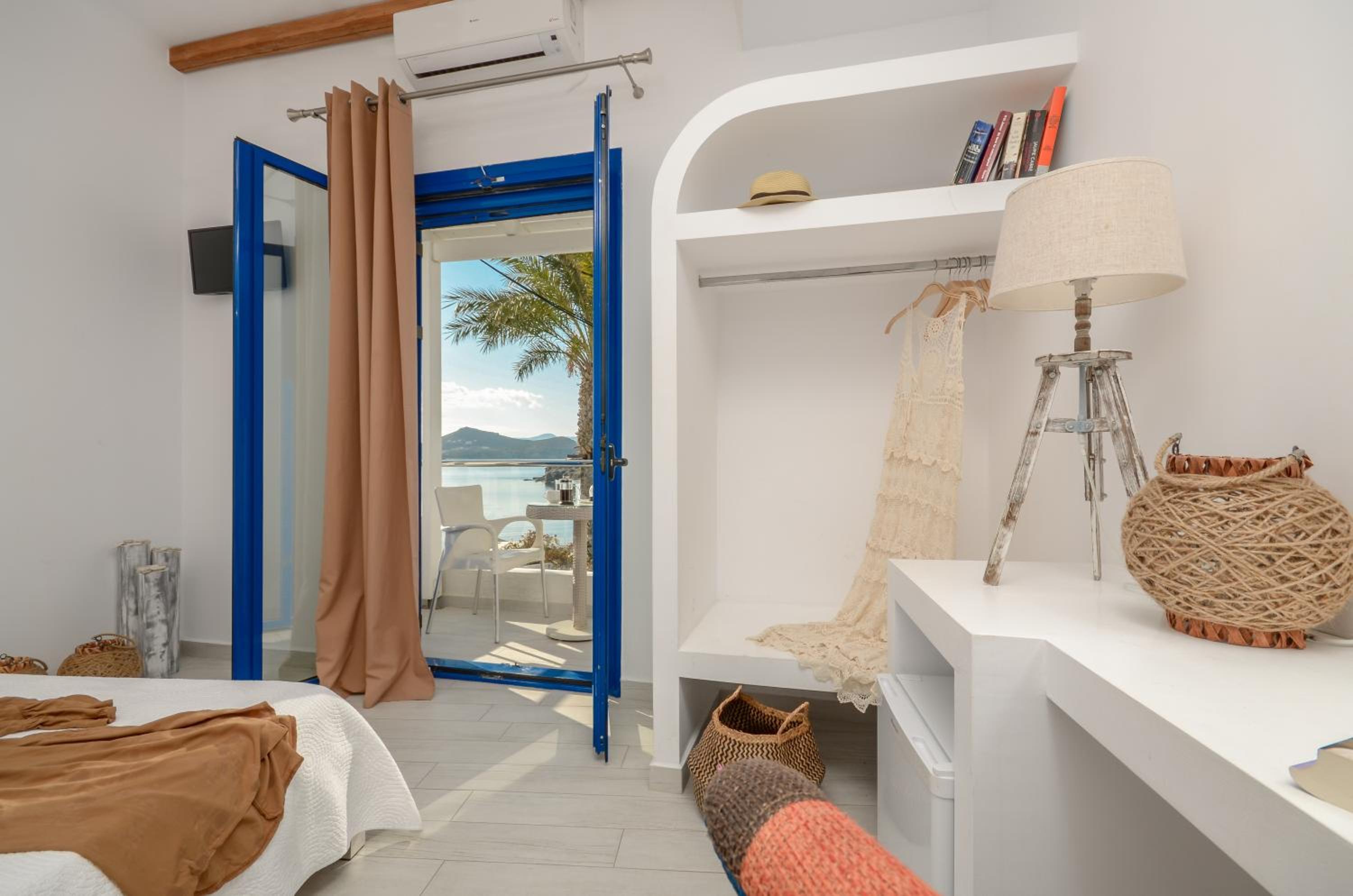 Double Room with Sea View - Photo 18