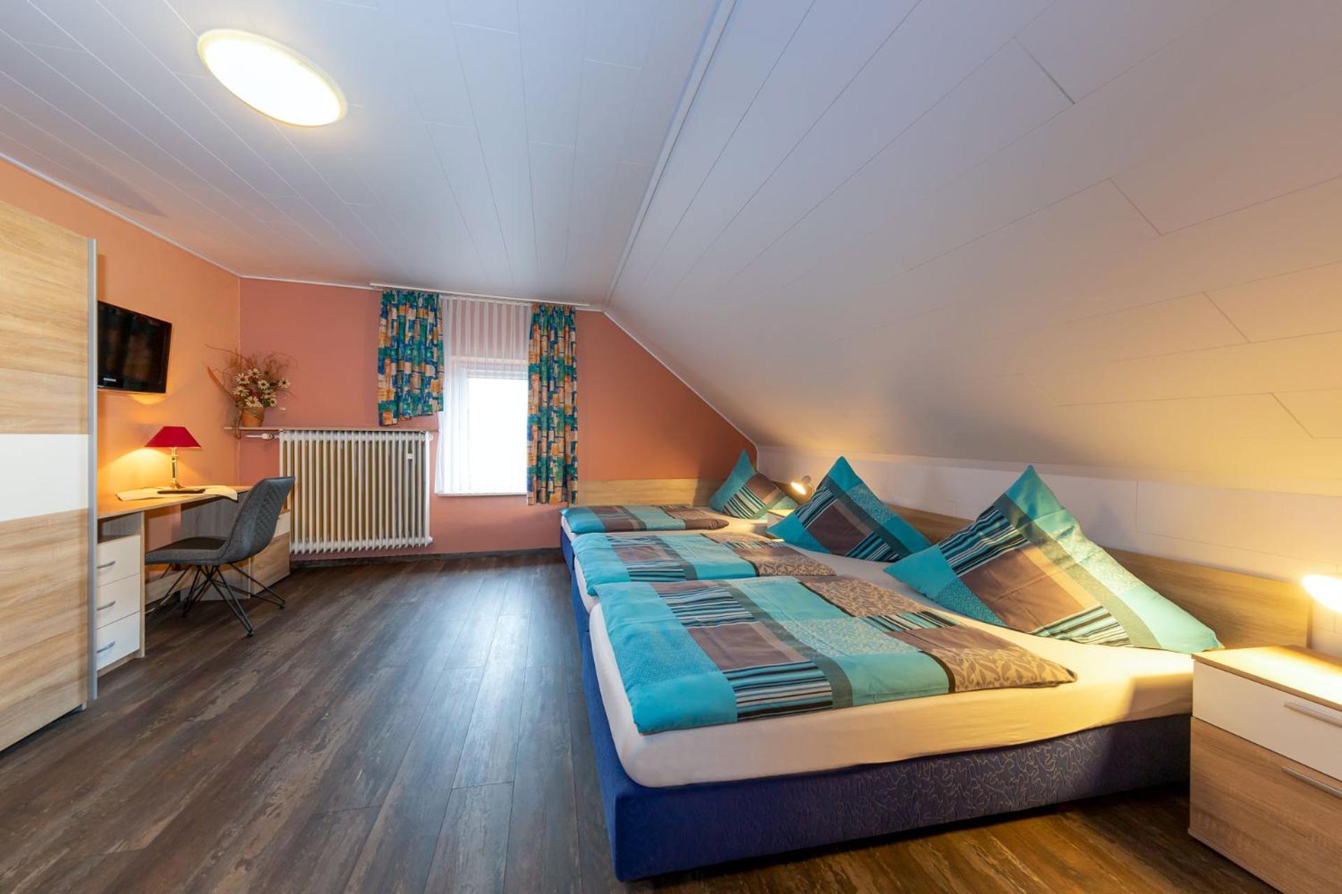 Triple Room with Bathroom - Photo 3