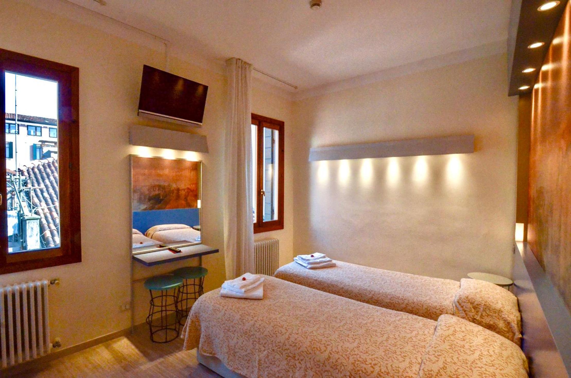 Double or Twin Room photo 3