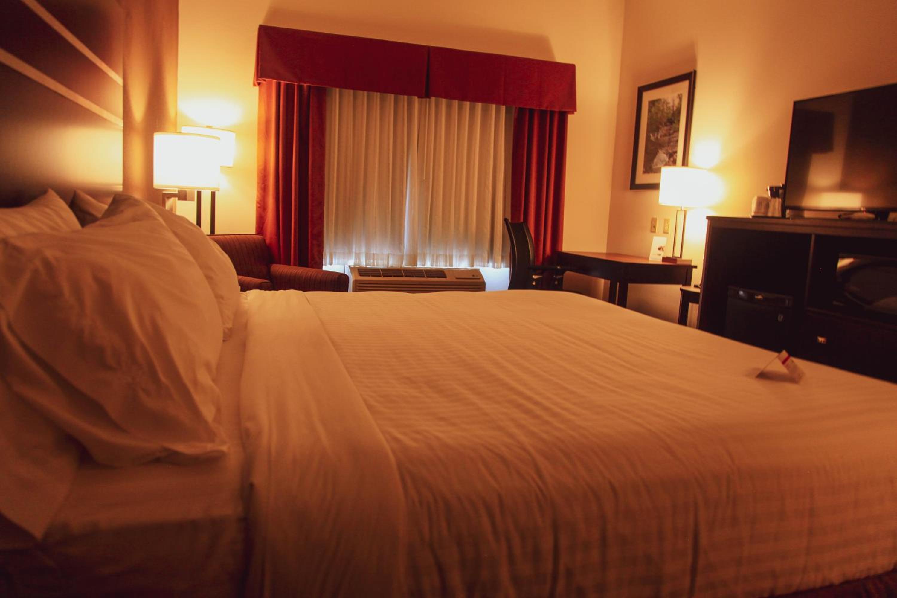 Standard King Room photo 1
