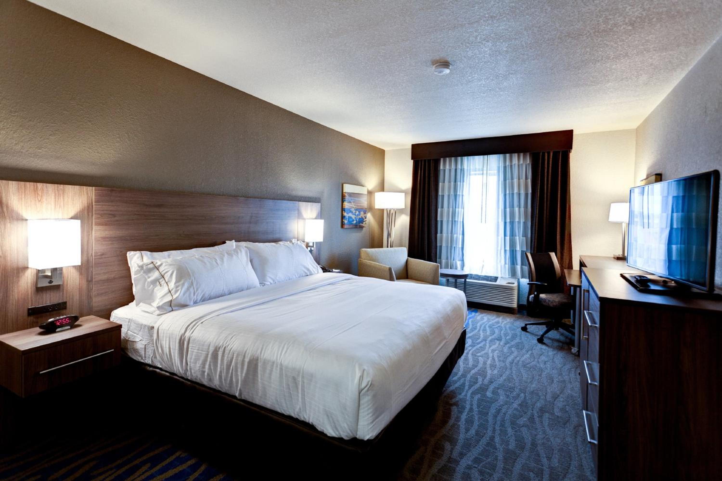 Standard King Room photo 3