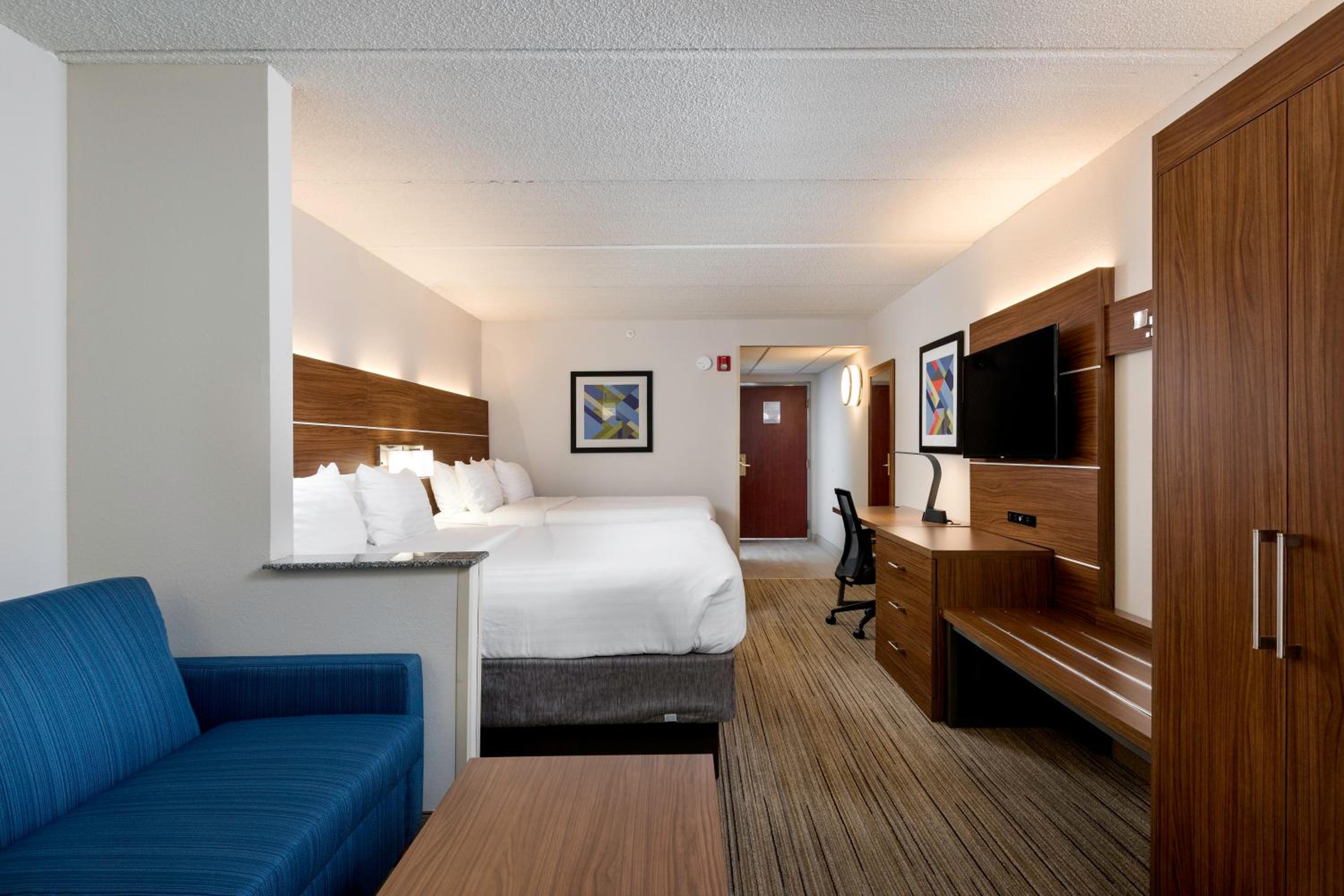 Suite with Two Queen Beds - Photo 1