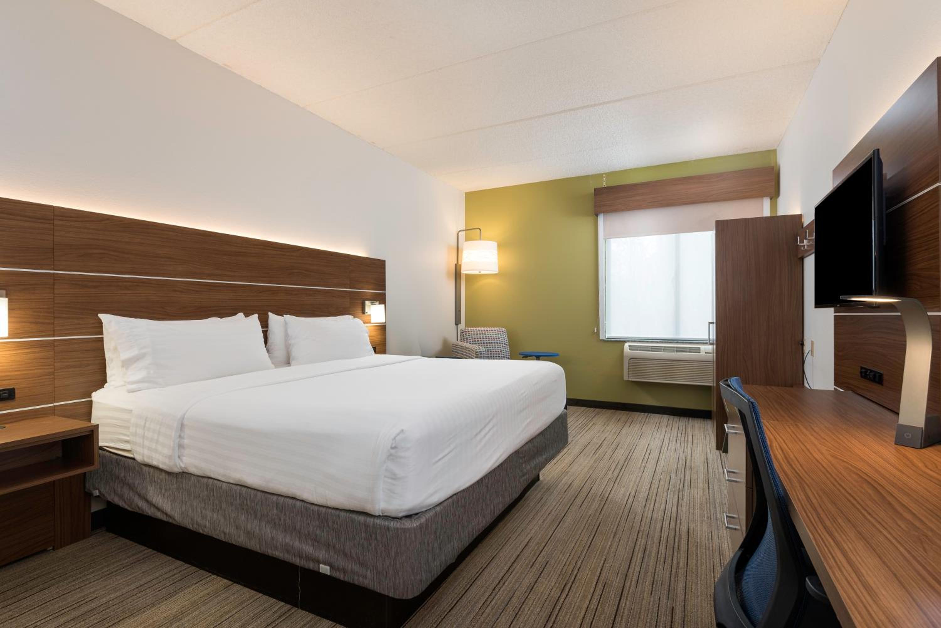 Standard King Room - Photo 3