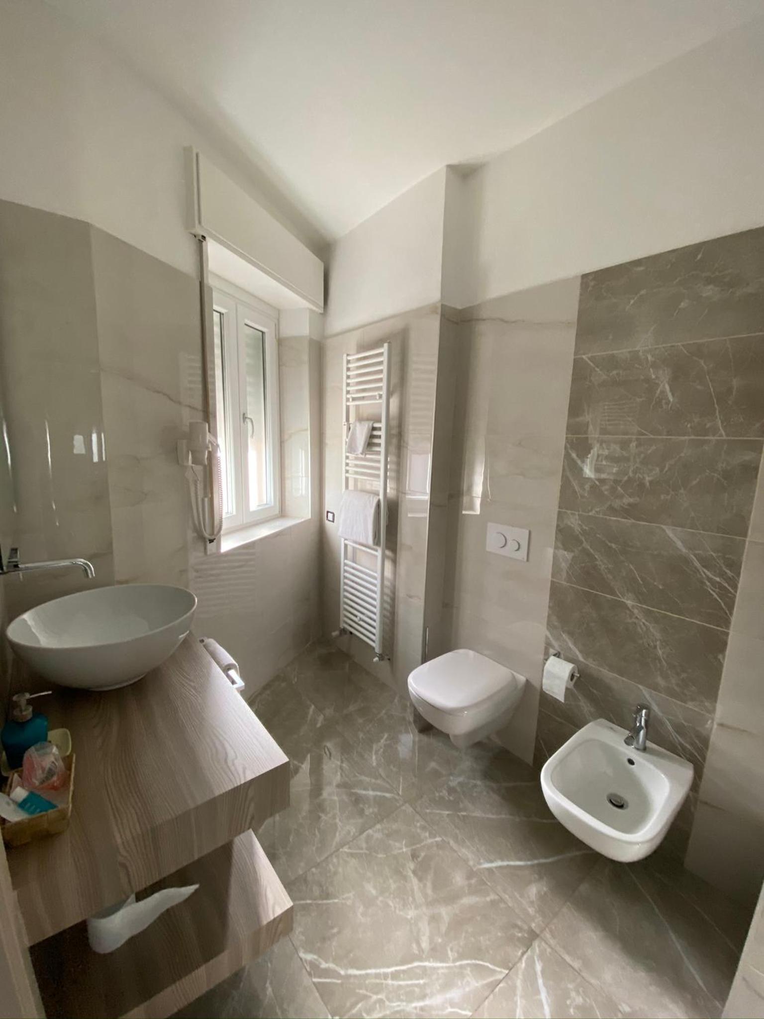 Standard Double Room - Photo 6