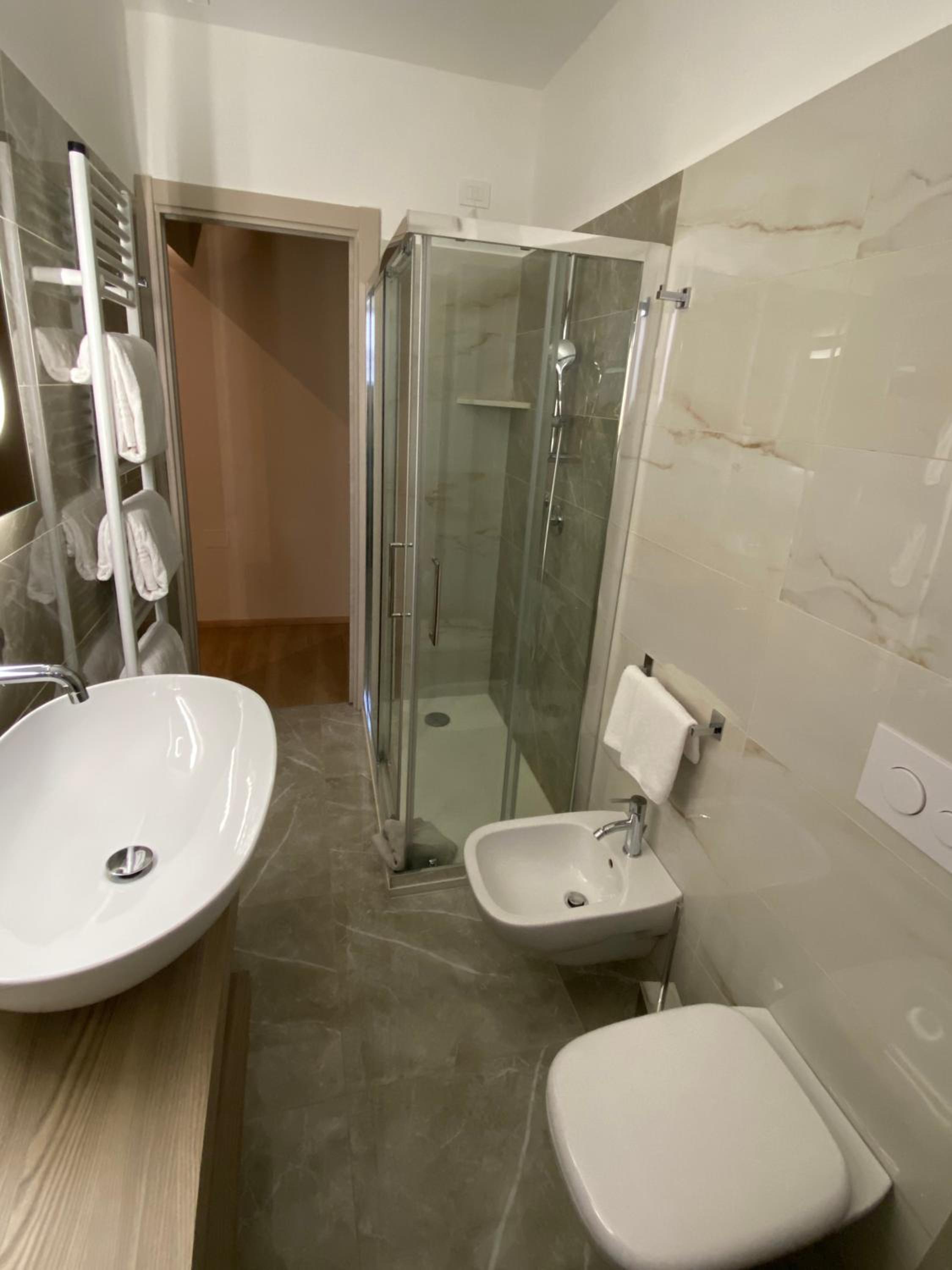 Triple Room - Photo 9