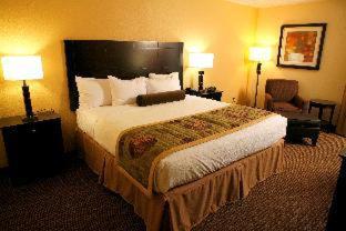 One-Bedroom King Suite with Sofa Bed and Spa Bath - Non-Smoking - Photo 2