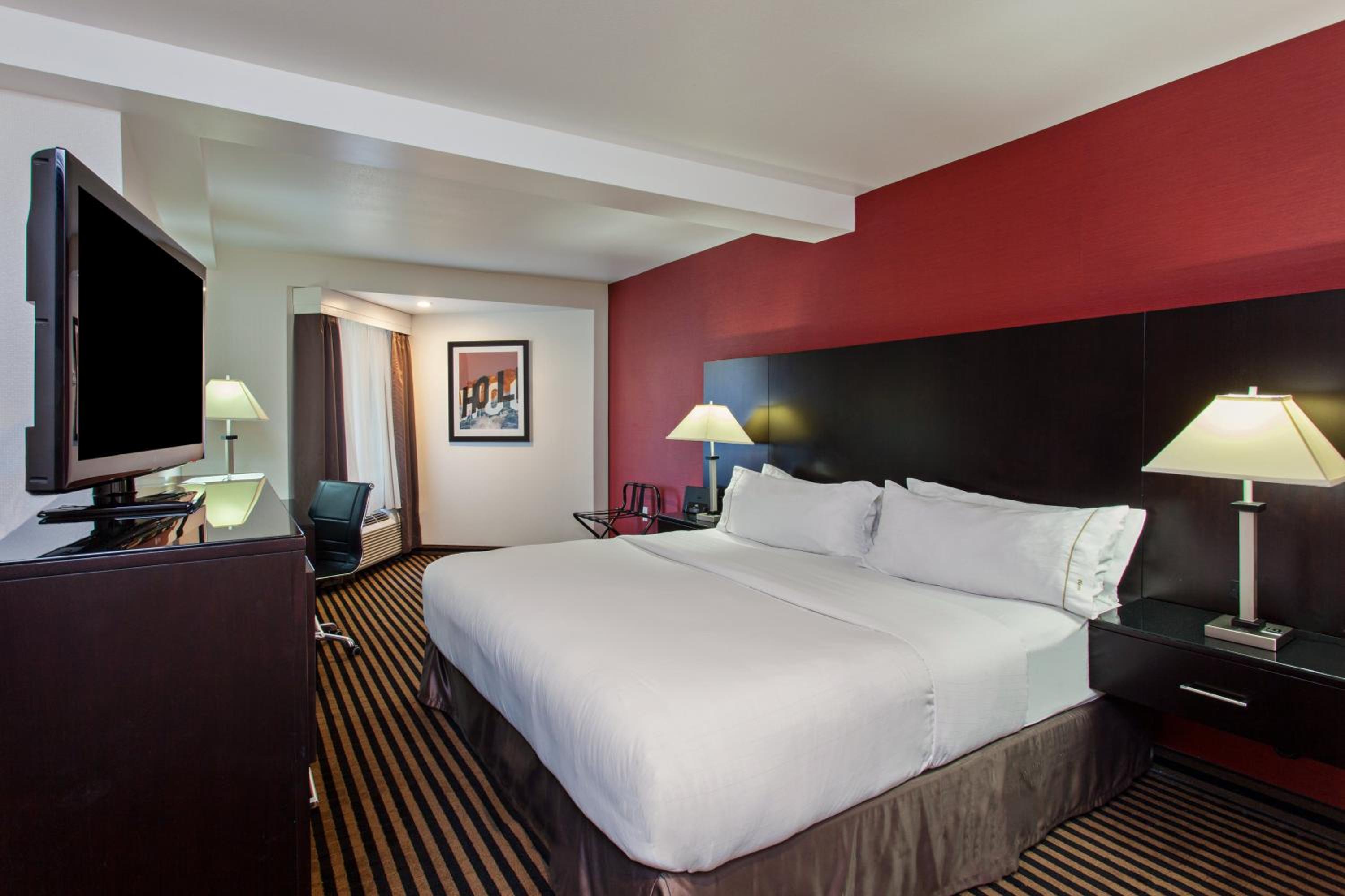 One-Bedroom Suite with City View