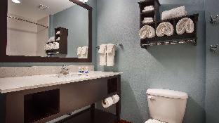 Two-Bedroom King and Queen Suite with Bath Tub and Sofa Bed - Disability Access/Non-Smoking photo 3