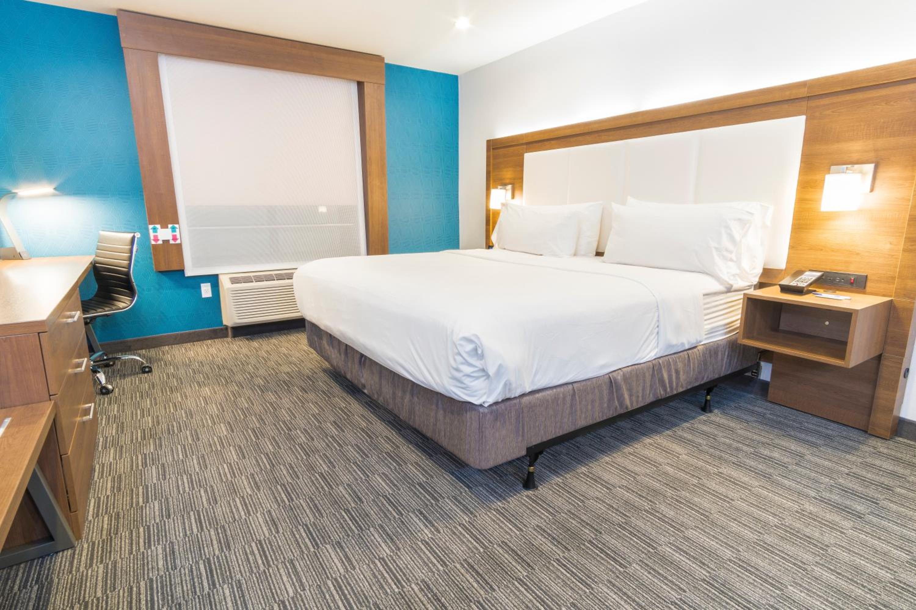King Room with Roll-In Shower - Disability Access