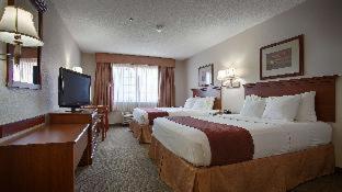 Quadruple Room with Two Queen Beds - Non Smoking/Pet Friendly photo 1