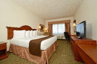 Quadruple Room with Two Queen Beds - Disability Access/Non Smoking photo 3