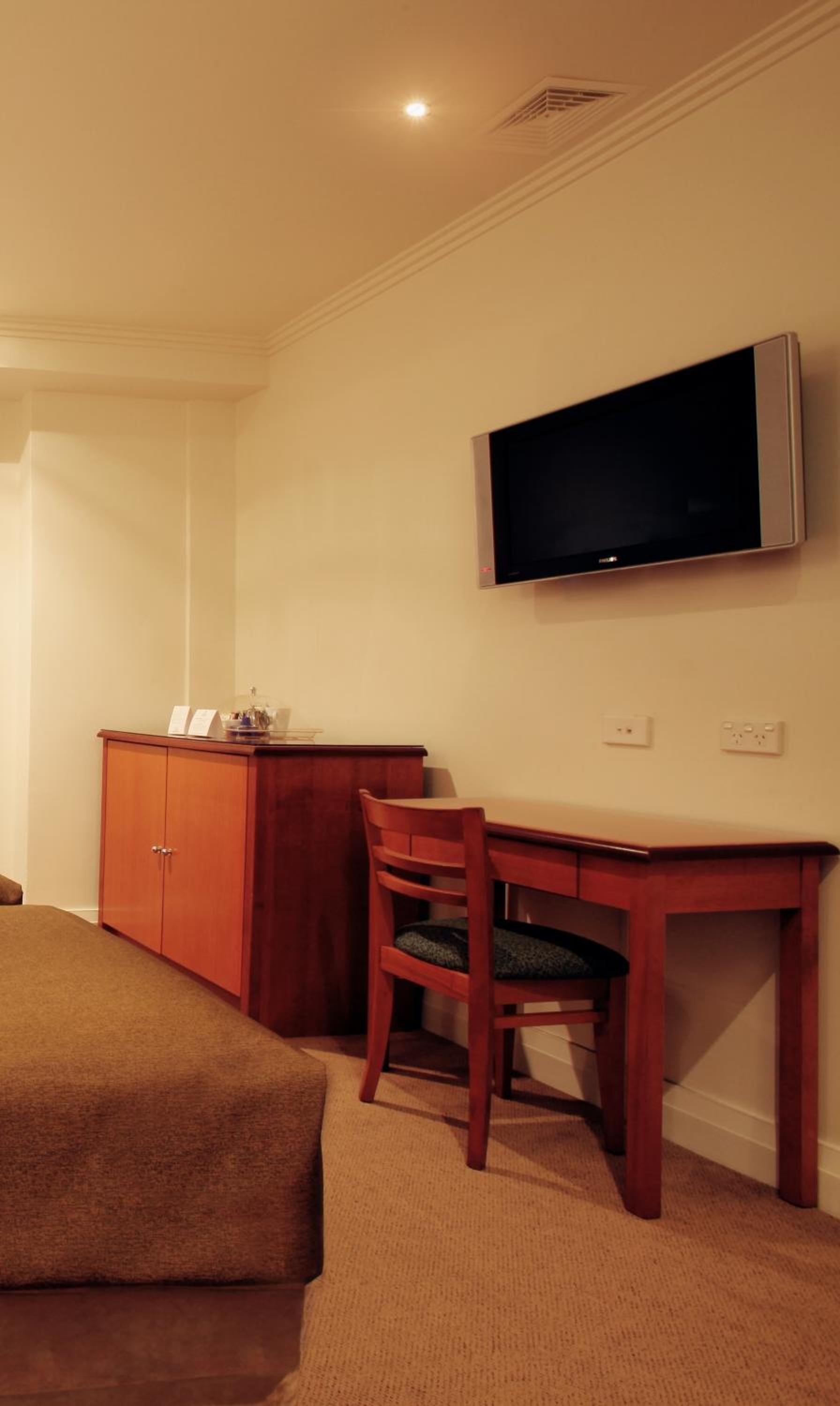 Standard Twin Room (Unserviced) thumbnail 5
