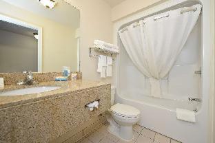 Quadruple Room with Two Queen Beds - Non Smoking photo 2