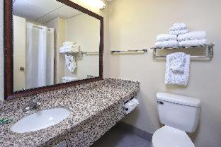 Queen Room with Two Queen Beds - Non-Smoking - Photo 6