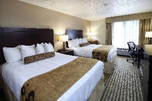 Queen Room with Two Queen Beds - Non-Smoking - Photo 8
