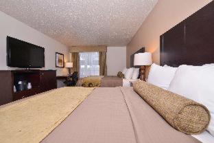 Queen Room with Two Queen Beds - Non-Smoking - Photo 15