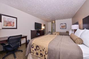 Queen Room with Two Queen Beds - Non-Smoking - Photo 14