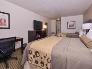 Queen Room with Two Queen Beds - Non-Smoking - Photo 2