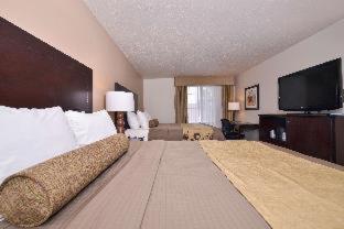 Queen Room with Two Queen Beds - Non-Smoking - Photo 5