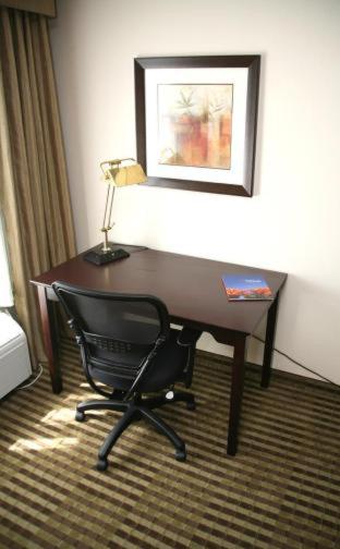 One-Bedroom King Suite - Non-Smoking - Photo 12