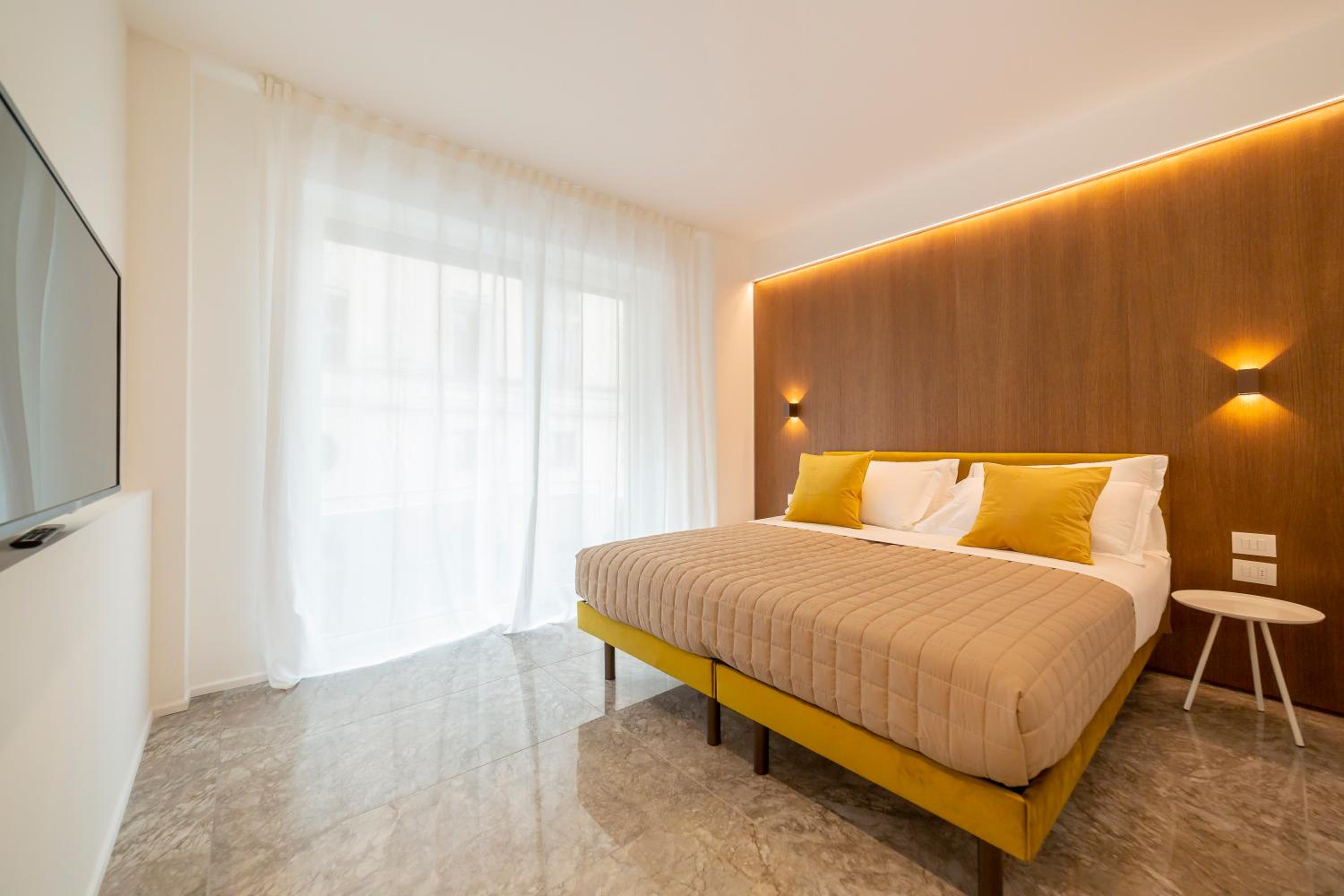 Double Room with Balcony - Photo 1