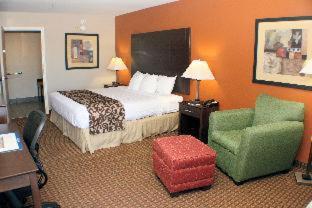 King Suite - Non-Smoking - Photo 8