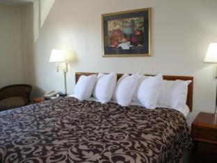 King Suite - Non-Smoking - Photo 7