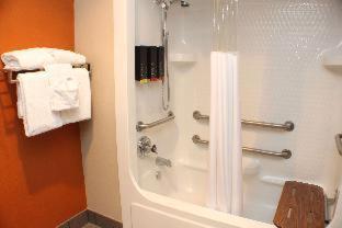 Queen Room with Two Queen Beds and Roll-In Shower - Disability Access/Non-Smoking - Photo 8