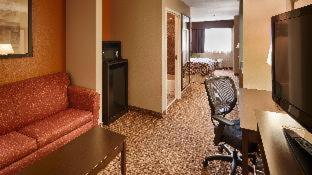 Queen Room with Two Queen Beds - Smoking - Photo 3