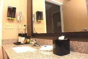 King Room with Bath Tub - Communication Assistance/Non-Smoking - Photo 8