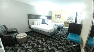 King Room with Bath Tub - Mobility Accessible/Non-Smoking - Photo 5