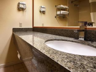 King Room with Bath Tub - Mobility Accessible/Non-Smoking - Photo 13