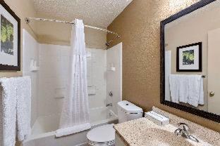 2 Queen Beds | Suite, Non-Smoking, Micfridge - Photo 10