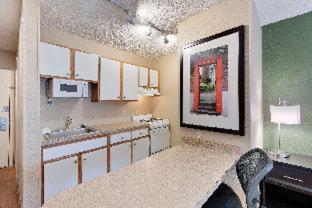 2 Queen Beds | Suite, Non-Smoking, Micfridge - Photo 9