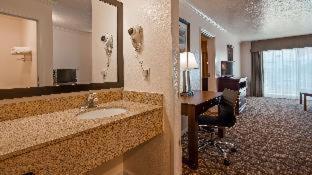 King Room with Roll-in Shower - Disability Access/Non-Smoking - Photo 13