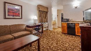 King Room with Roll-in Shower - Disability Access/Non-Smoking - Photo 11