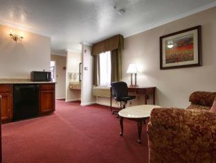 King Room with Roll-in Shower - Disability Access/Non-Smoking - Photo 2