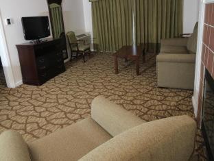 King Room with Roll-in Shower - Disability Access/Non-Smoking - Photo 4