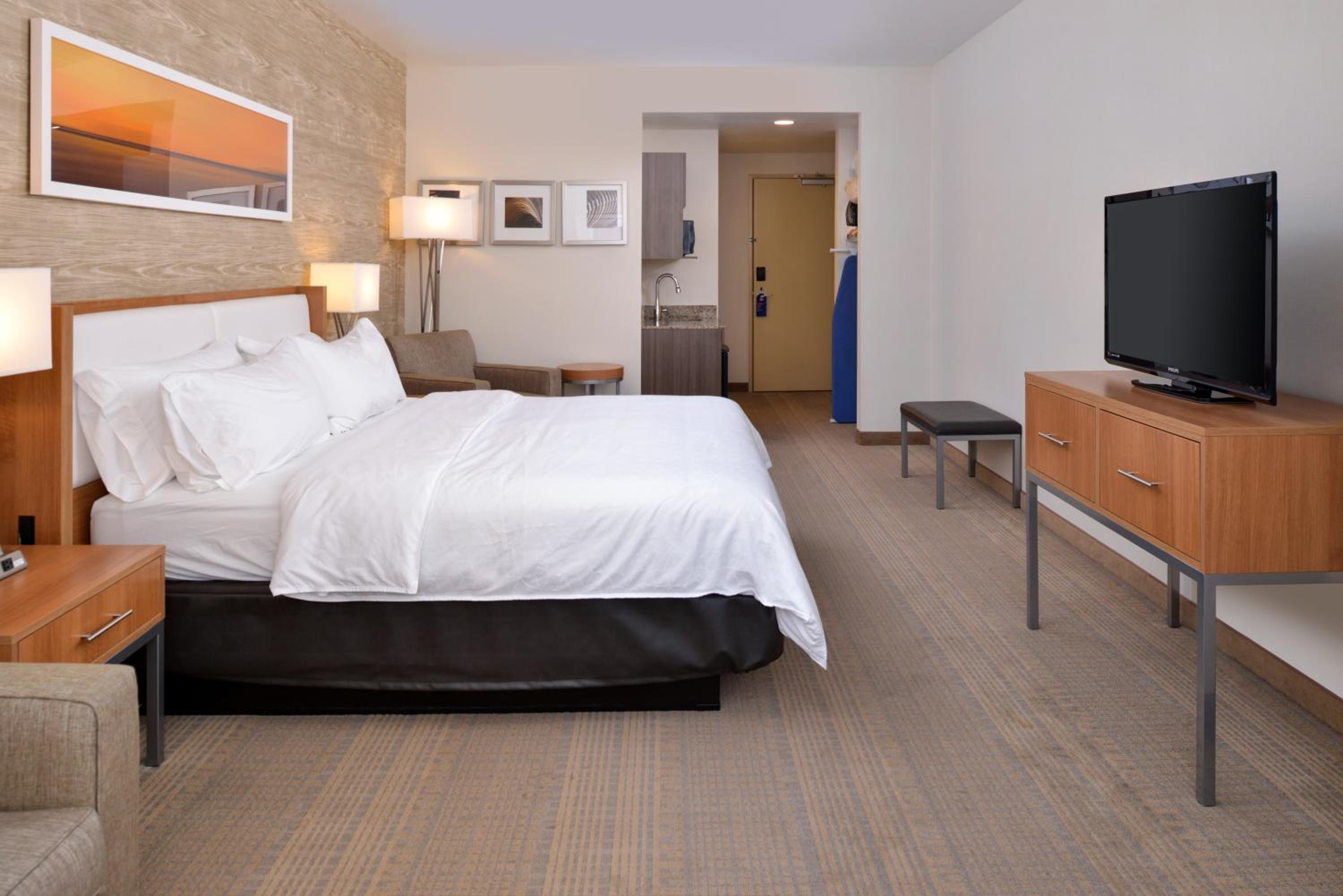 King Suite with Sofa Bed photo 3
