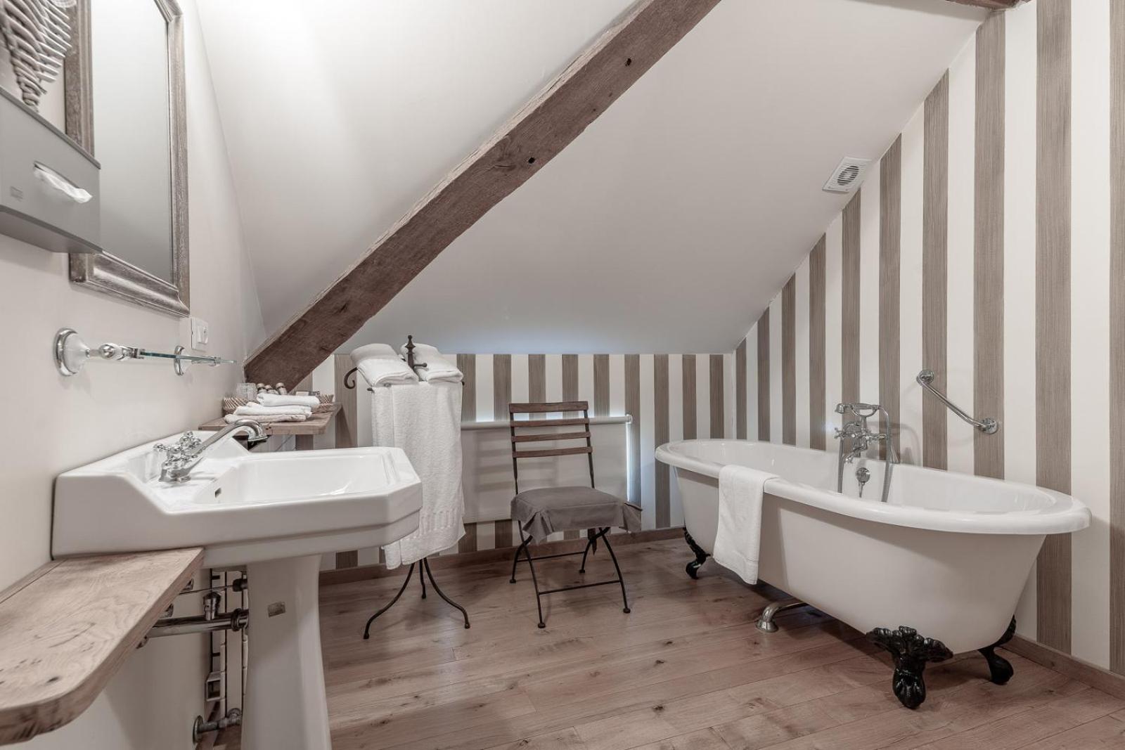 Deluxe Double Room with Bath photo 2