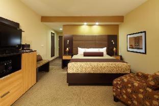 King Room with Roll-in Shower - Disability Access/Non-Smoking photo 2