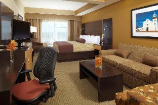 Room with Two Queen Beds and Bath Tub - Disability Access/Non-Smoking photo 3