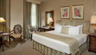 Junior King Suite with Bathtub - Mobility Access - Photo 3
